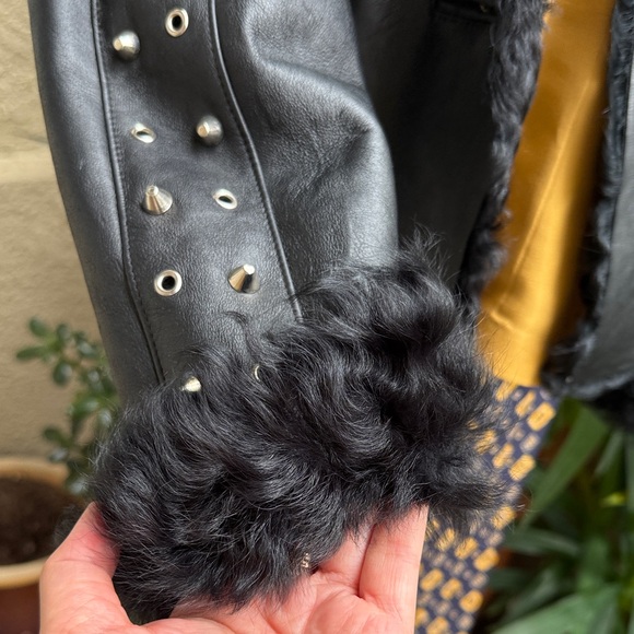 Vintage Women's Black Shearling Jacket - Picture 5 of 12